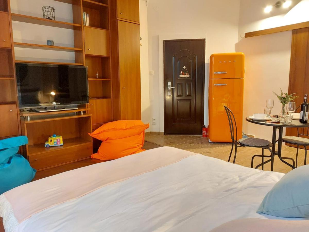 Sweet Dreams Suites Cosy Studio Piata Romana Bukarest Kültér fotó