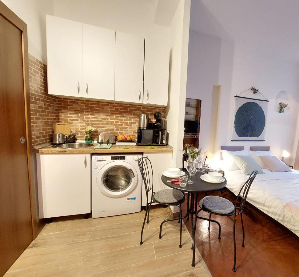 Sweet Dreams Suites Cosy Studio Piata Romana Bukarest Kültér fotó